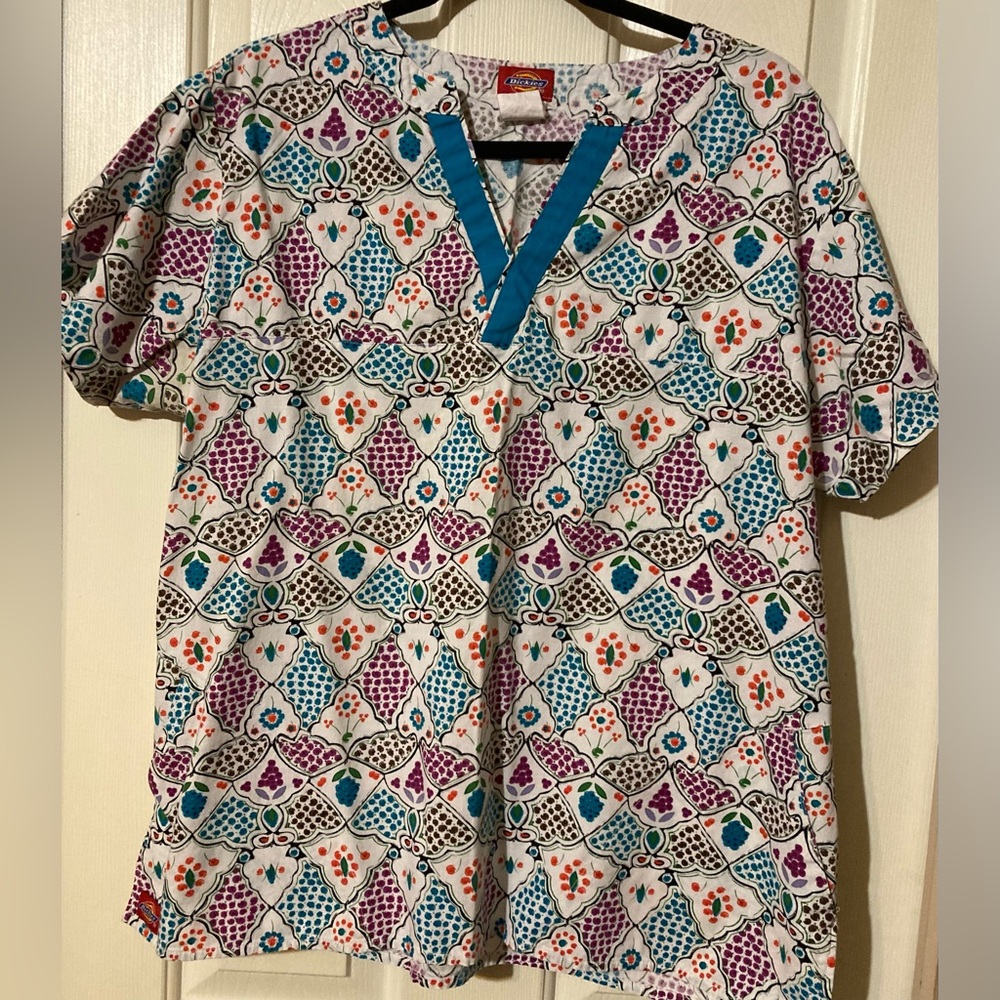 Ladies Size Large Dickies Scrub Top with Pockets